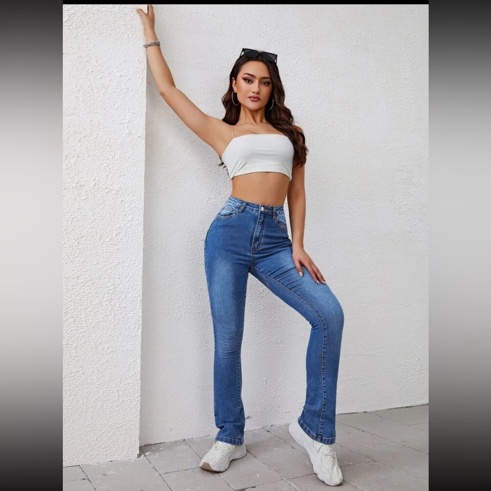 Shein EZwear medium wash flare leg star shape jeans Revolve look alike - Picture 5 of 8